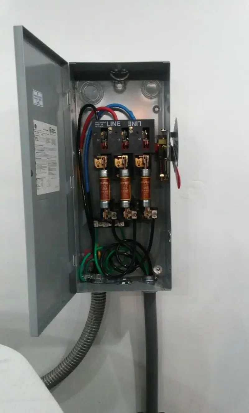 Three-phase disconnect switch installed for Smoke Detector Installation in Port Hadlock-Irondale